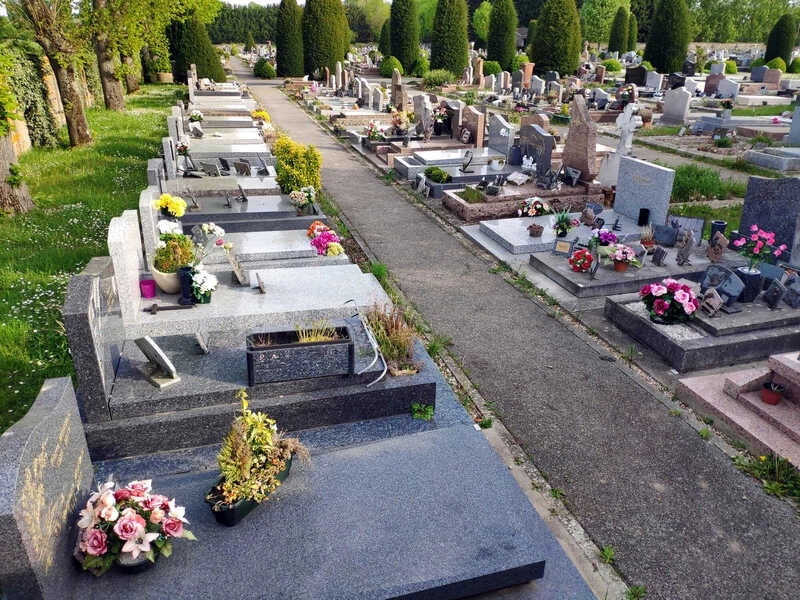 entretien de tombes au cimetière