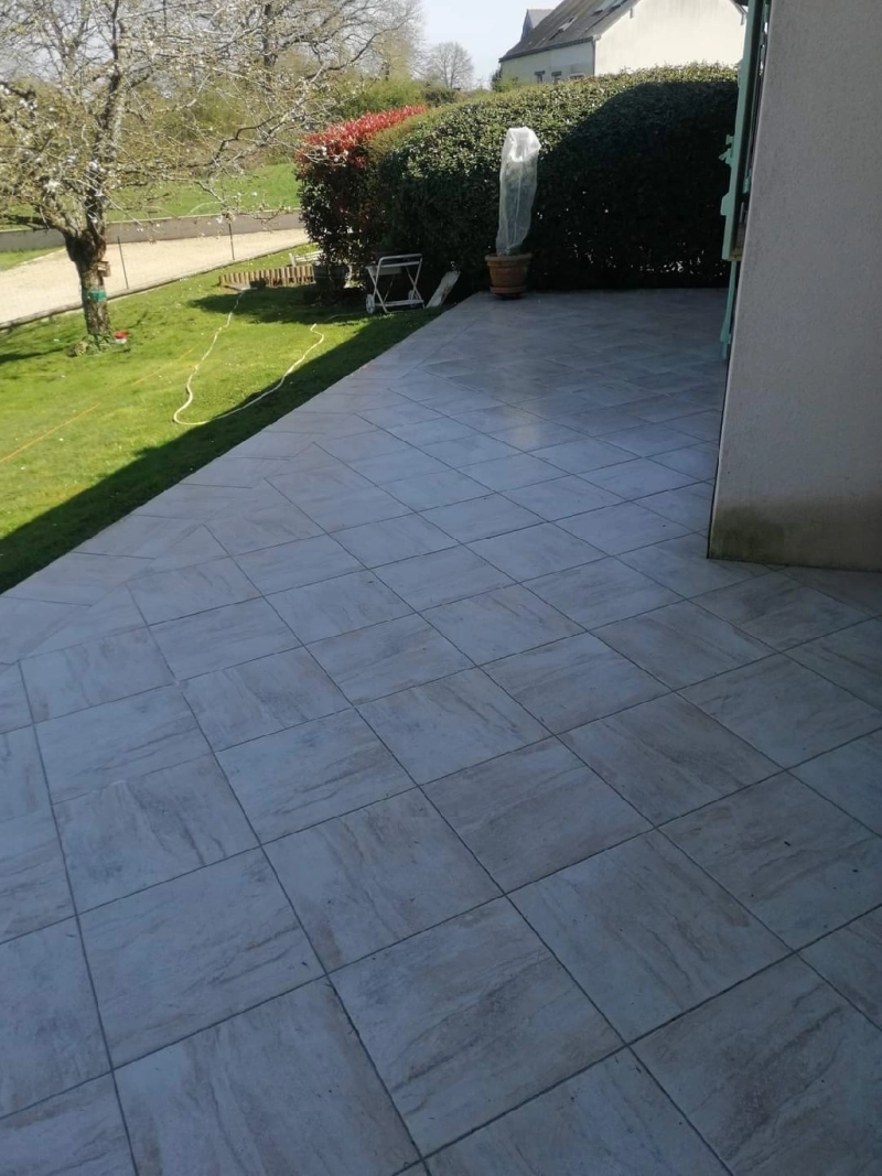 Nettoyage d'une terrasse au karcher à Pocé-sur-Cisse